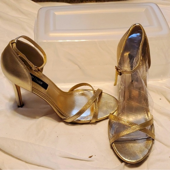 White House Black Market Gold High Heels - Picture 6 of 10